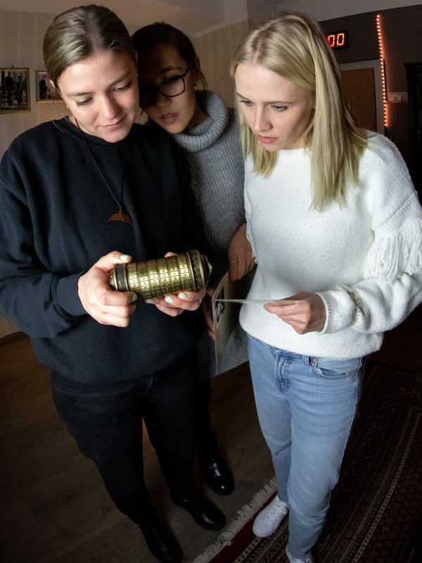 Gruppe im Escape Room in Bielefeld
